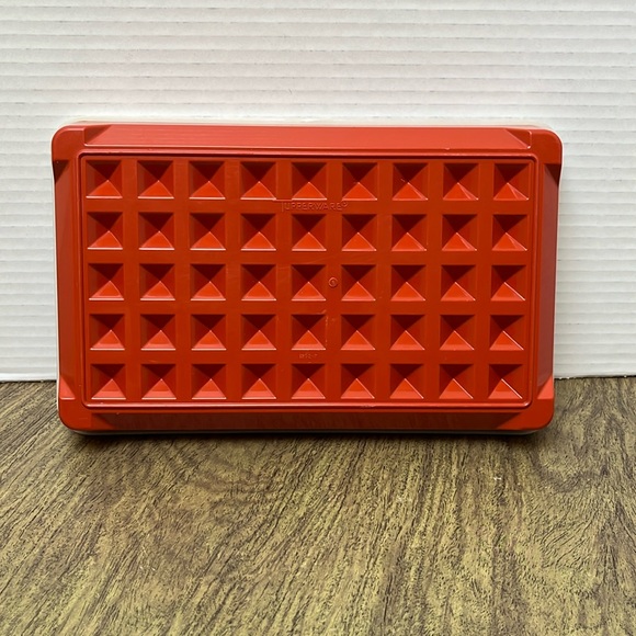 Tupperware Cold Cuts Deli Meat Hot Dog Bacon Keeper Container Orange Red - Picture 3 of 17